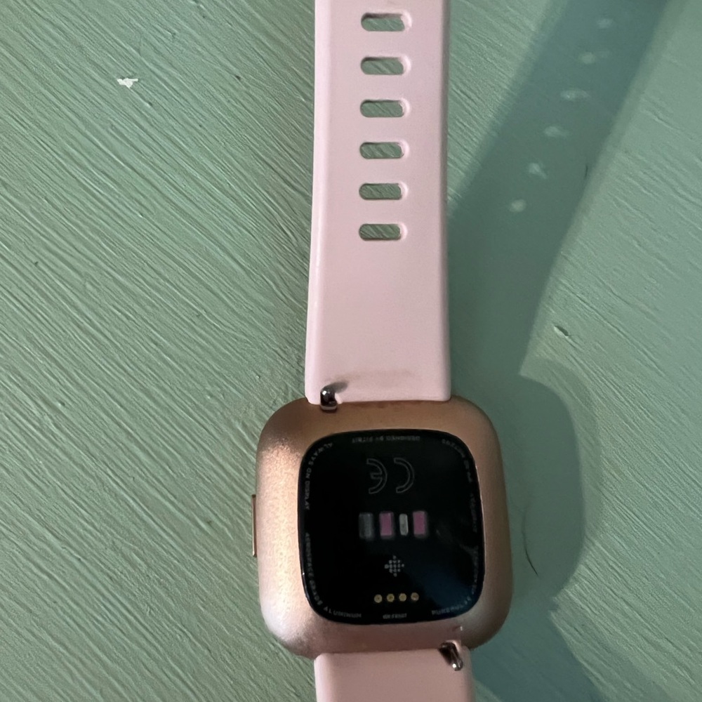 Fitbit Versa 2 With Extra Bands - image 2